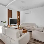 Lejzo - Swimming Pool Apartman