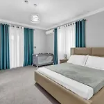 Lejzo - Swimming Pool Apartman Berat