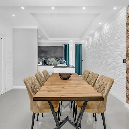 Lejzo - Swimming Pool * Berat