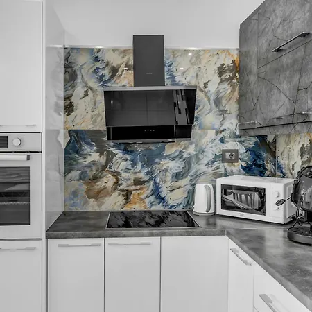 Lejzo - Swimming Pool Lejlighed Berat