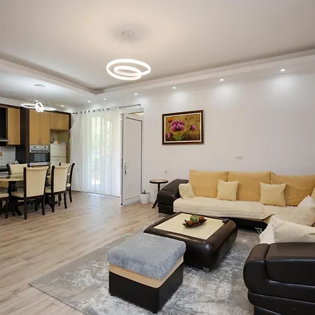 Apartament Lejzo - Swimming Pool Berat