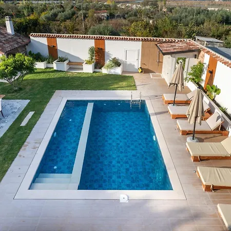Lejzo - Swimming Pool Apartamento Berati