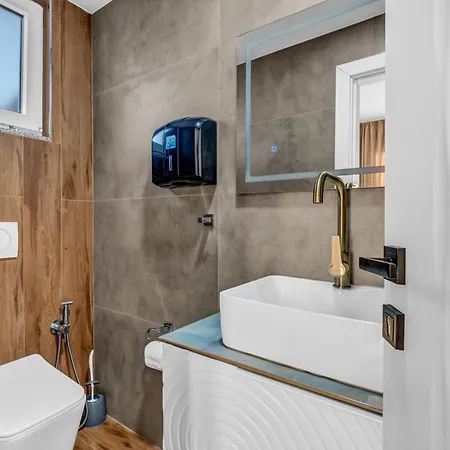 Lejzo - Swimming Pool *