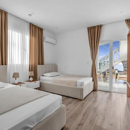 Lejzo - Swimming Pool *