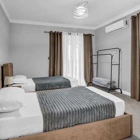 Lejzo - Swimming Pool Apartment Berat